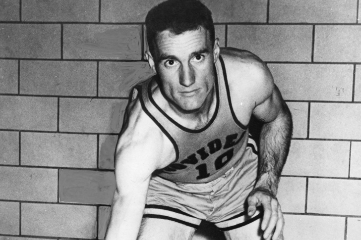 Nat Hickey, con 45 años, es el jugador más veterano en la historia de la NBA que ha llegado a disputar un partido.