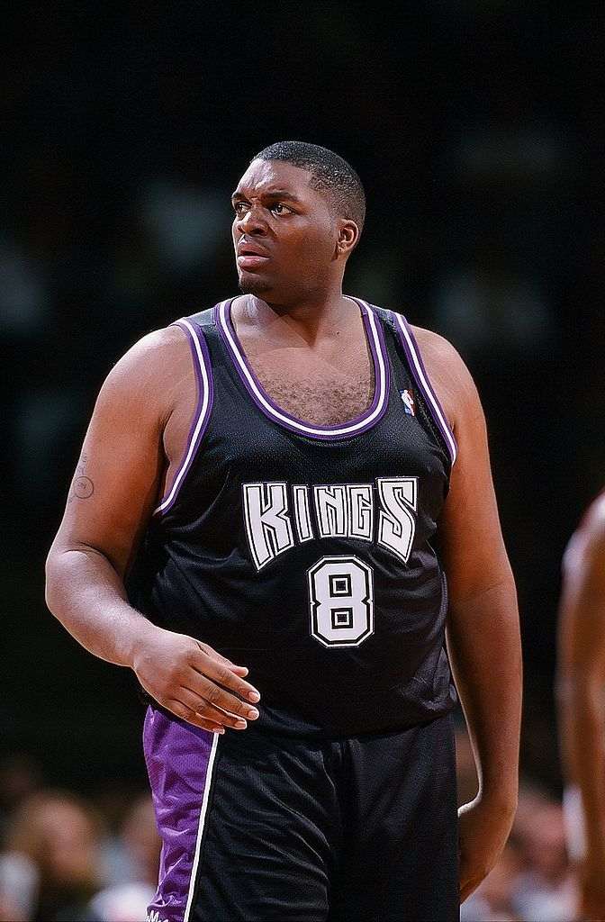 Oliver Miller, uno de los jugadores más pesados de la historia de la NBA, en su etapa en Sacramento Kings. 