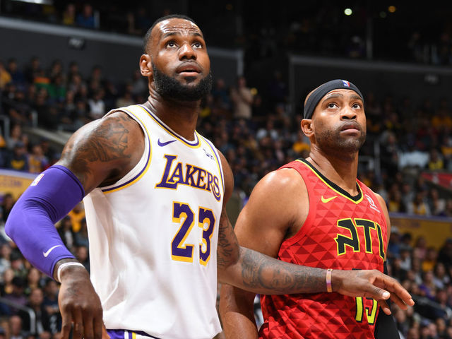LeBron James y Vince Carter, los 2 jugadores con más temporadas en la NBA.