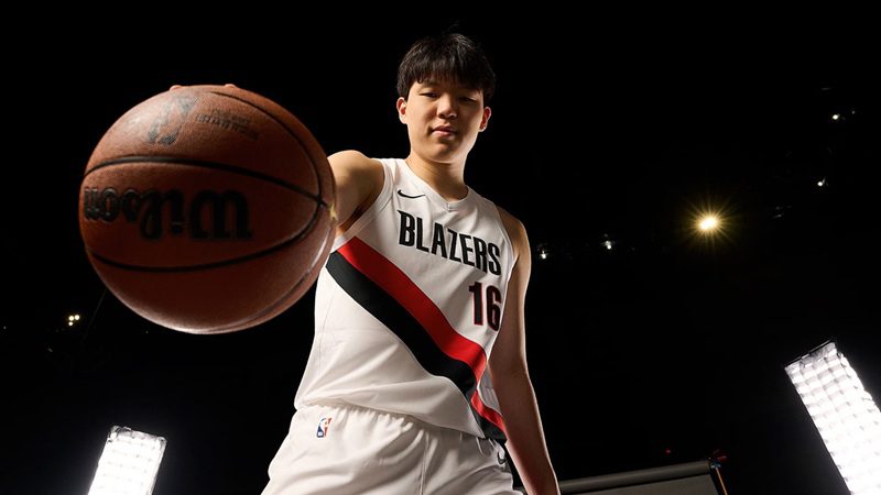 Yang Hansen, el gigante chino y uno de los jugadores más altos de la NBA 2025-2026.