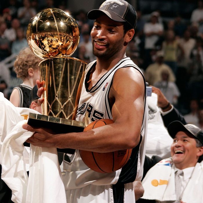 Robert Horry, campeón de la NBA, con siete anillos de campeón. 