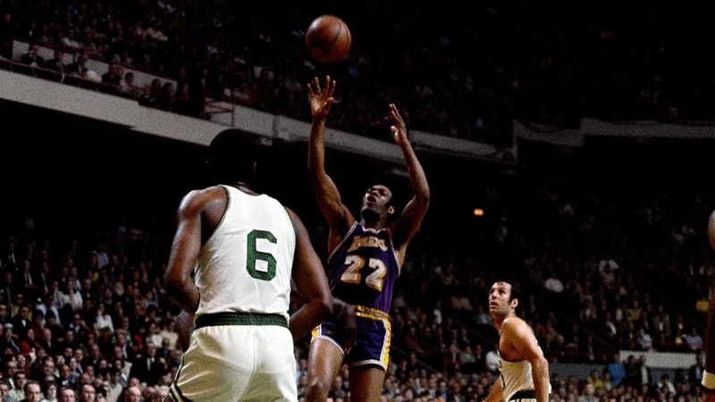 Elgin Baylor, máxima anotación en las Finales de la NBA, 61 puntos.