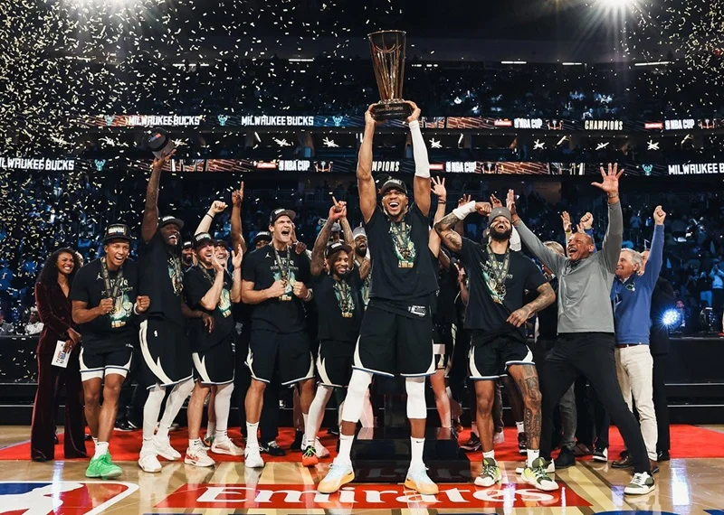 Milwaukee Bucks celebra su título de campeón de 2021.