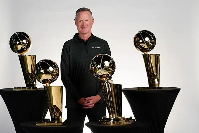 Steve Kerr, entrenador de Golden State Warriors, cuatro veces campeón de la NBA.